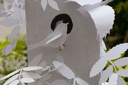 Décor et oiseaux découpé en papier